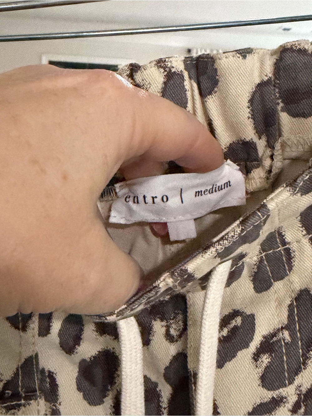 entro Leopard-Print Drawstring Joggers in Beige & Black - Picture 3 of 5